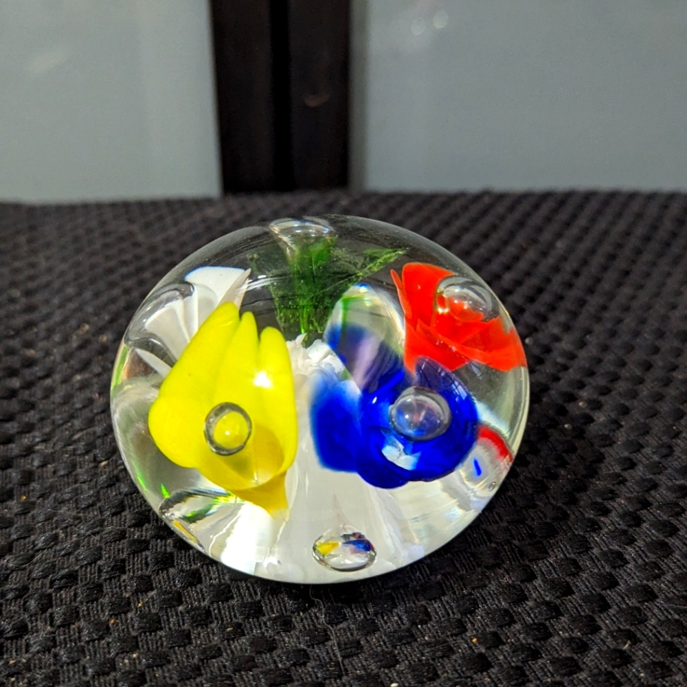 JOE RICE ART GLASS PAPERWEIGHT RED BLUE YELLOW GREEN WHITE FLOWERS 2002